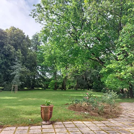 Les Allees Du Chateau Oda ve Kahvaltı 3*