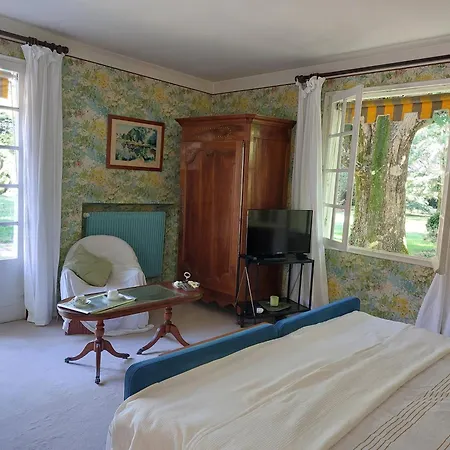 Les Allees Du Chateau Le Mazeau