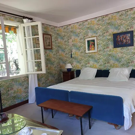 Les Allees Du Chateau