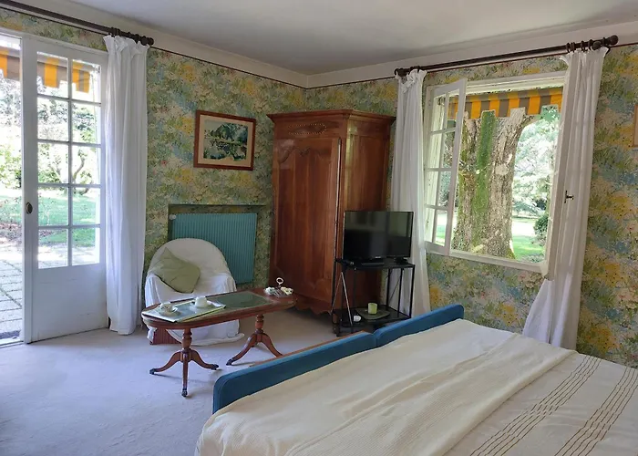 Les Allees Du Chateau Le Mazeau